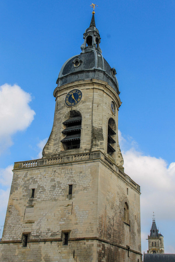 Zabytkowa wieża strażnicza (Beffroi d’Amiens) 