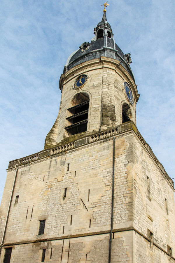 Zabytkowa wieża strażnicza (Beffroi d’Amiens) 
