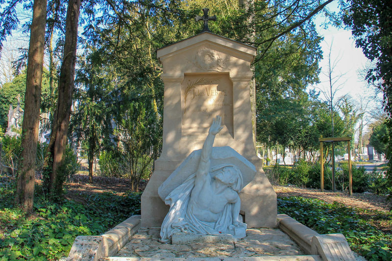 !Grób Juliusza Verne'a na miejskim cmentarzu Cimetière de la Madeleine w Amiens