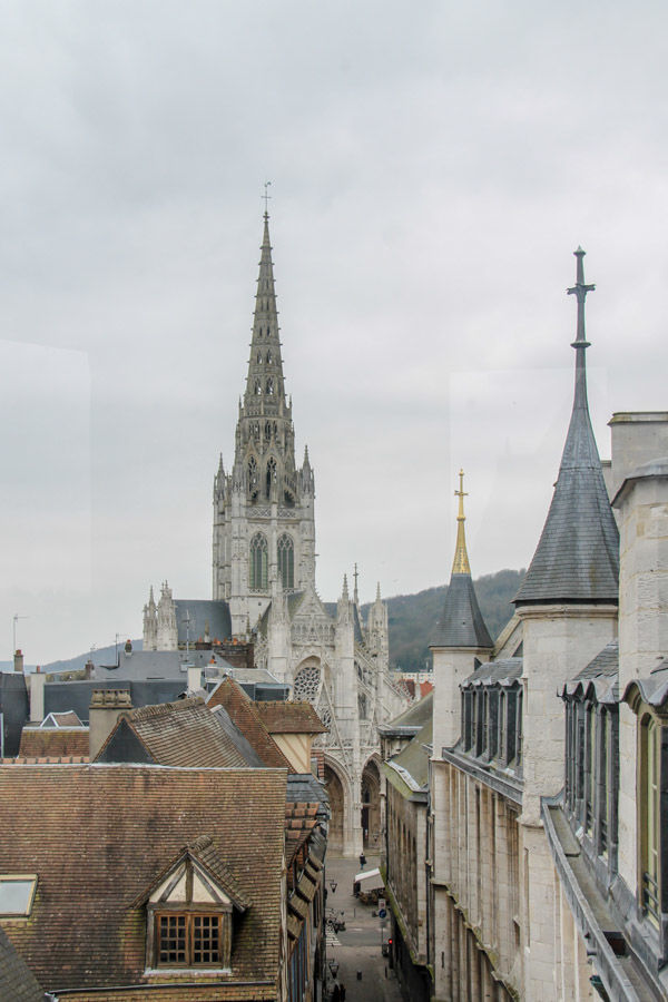 Widok z Pałacu Arcybiskupa - muzeum Joanny d’Arc w Rouen