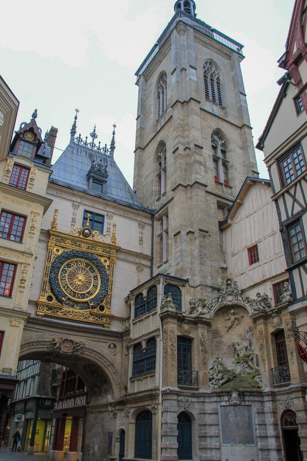Wieża bramna i Gros-Horloge (Wielki Zegar) w Rouen