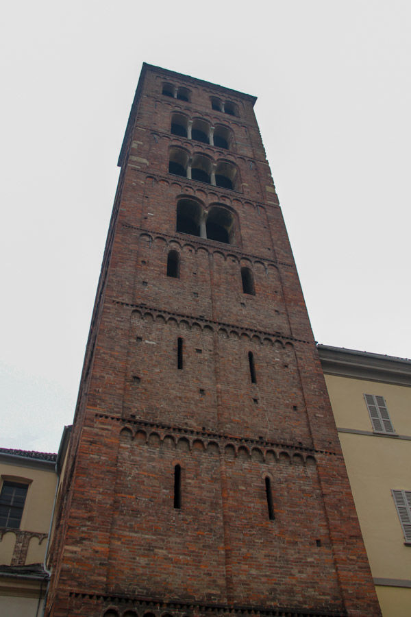 Dzwonnica przy Sanktuarium Matki Boskiej Pocieszenia w Turynie - Santuario della Consolata