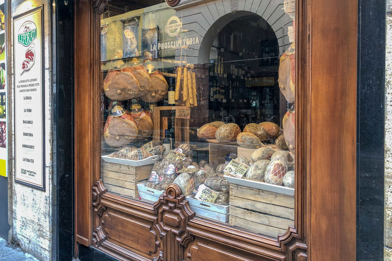 La Prosciutteria - jeden ze sklepów z szynkami - Parma