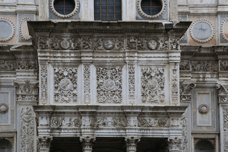 Fragment fasady kościoła Santa Maria dei Miracoli w Brescii