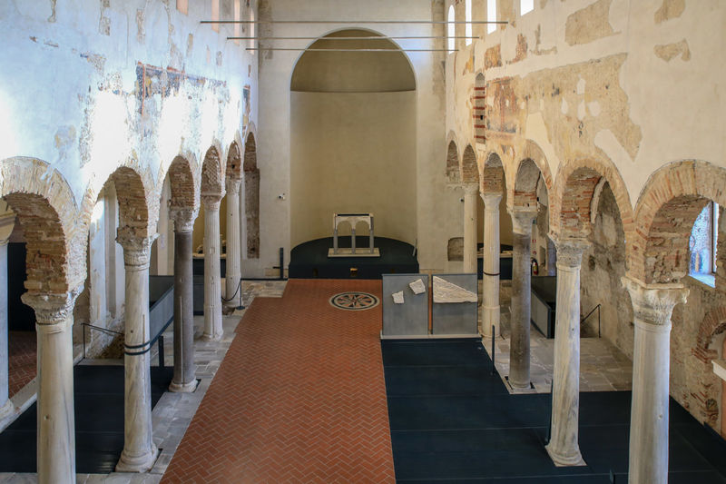 Bazylika Longobardów z VIII wieku. Zabytek ten nie zachwyci każdego, ale Muzeum Santa Giulia oferuje znacznie więcej atrakcji!