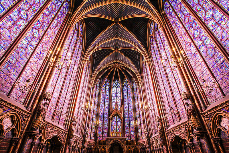 Wnętrze kaplicy Sainte-Chapelle w Paryżu (zdjęcie Brad Pict)
