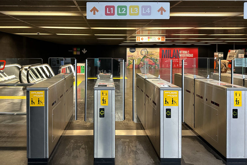 Komunikacja miejska w Alicante - przystanki tramwajowe faktycznie mogą przywodzić na myśl metro