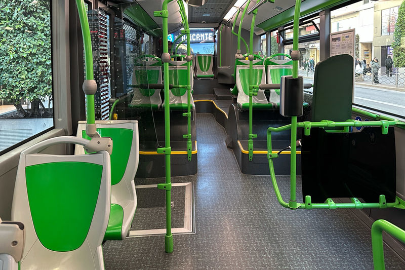Wnętrze autobusu miejskiego